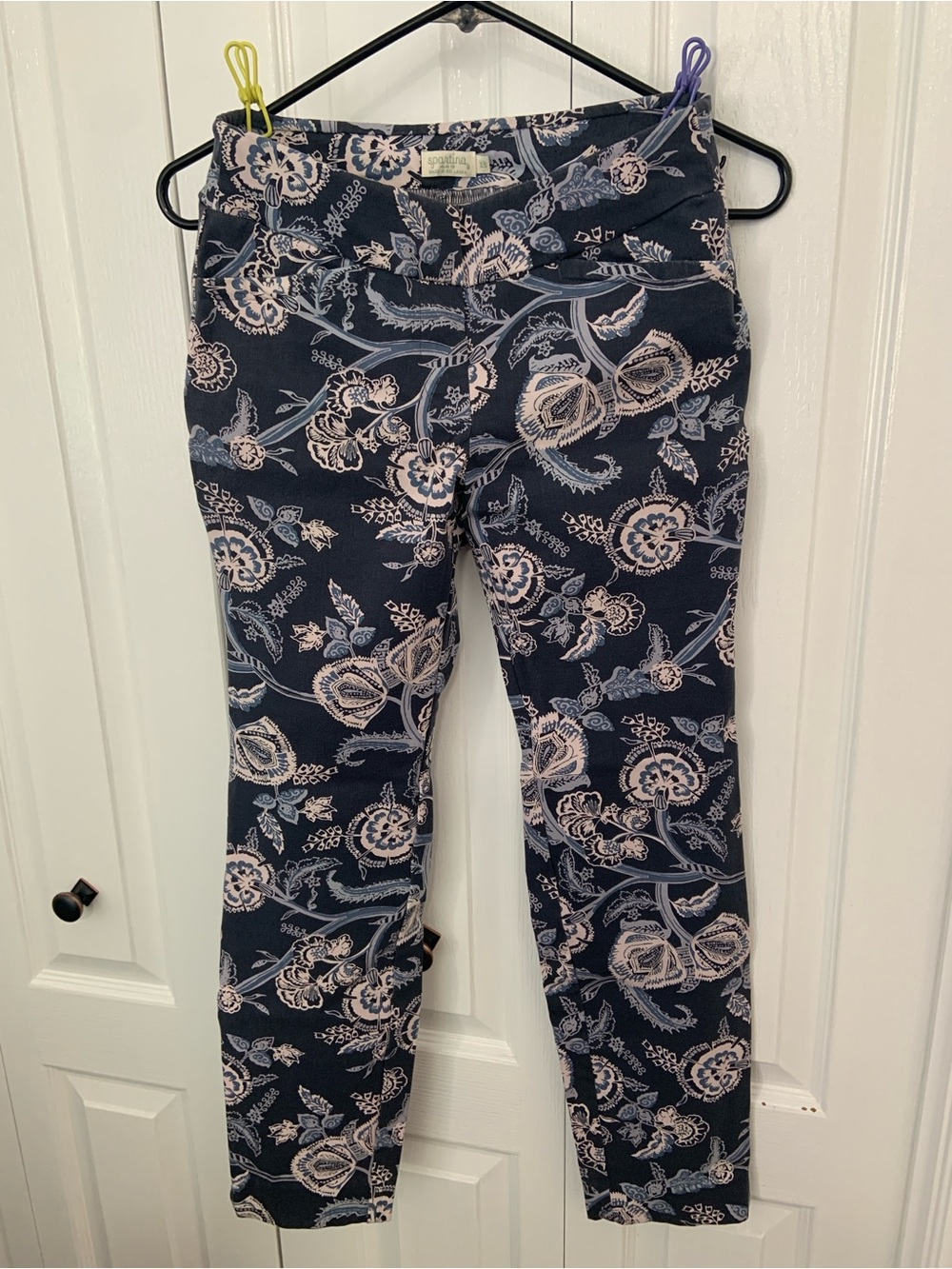 Floral Print Skinny Pants in Navy & Light Pink‎